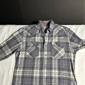 Wrangler Men’s Long Sleeve Western Plaid Snap shirt Size medium